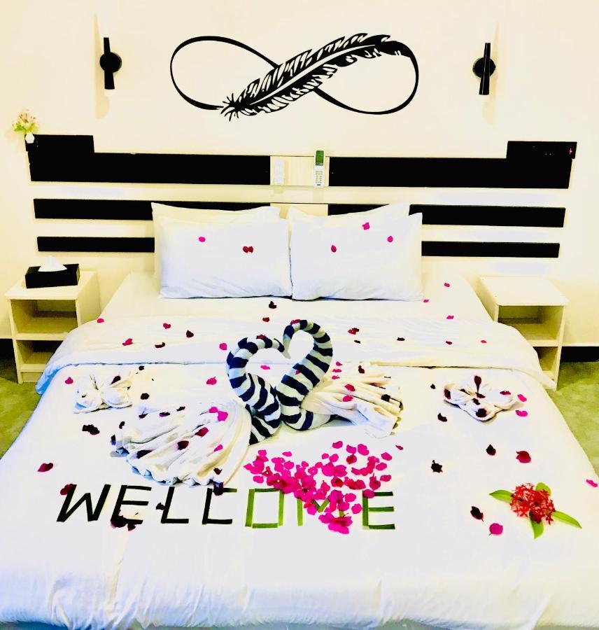 Hôtel Infinity Dhiffushi Extérieur photo